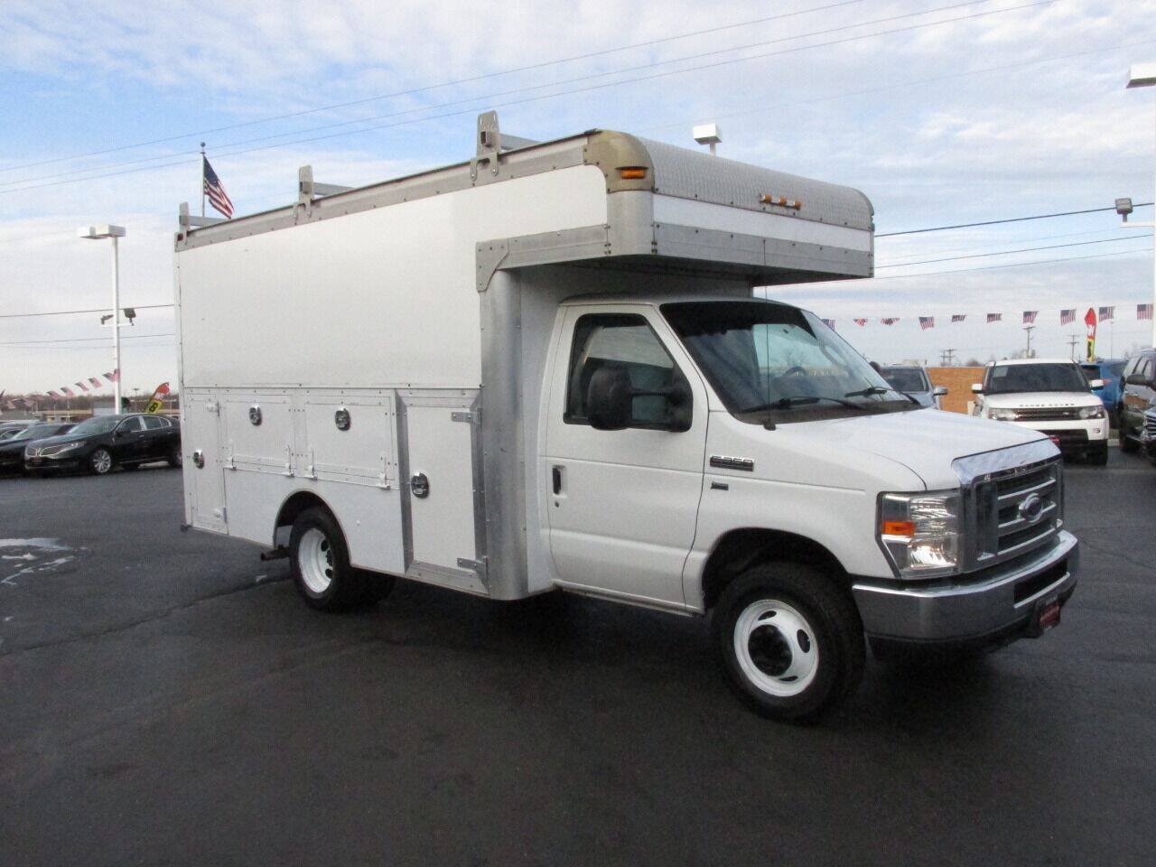 Used 2012 Ford E-350 and Econoline 350 Super Duty w/ PWR Locks & Windows Group RWD image 3