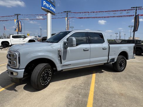 Used 2024 Ford F250 Platinum image 12