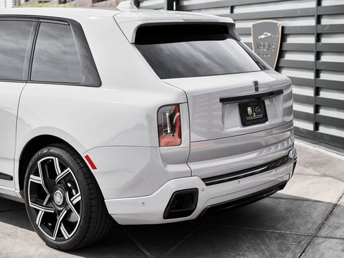 Used 2025 Rolls-Royce Cullinan Black Badge image 11