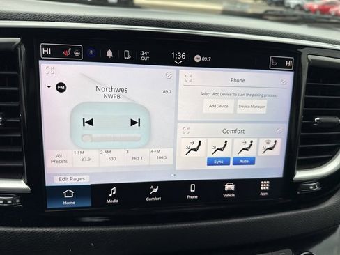 Used 2023 Chrysler Pacifica Touring-L image 39