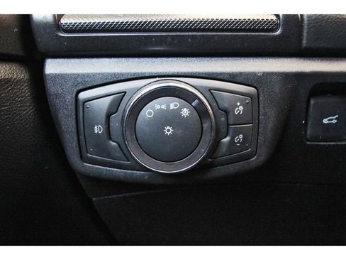 Used 2018 Ford Fusion SE w/ Equipment Group 201A FWD image 21