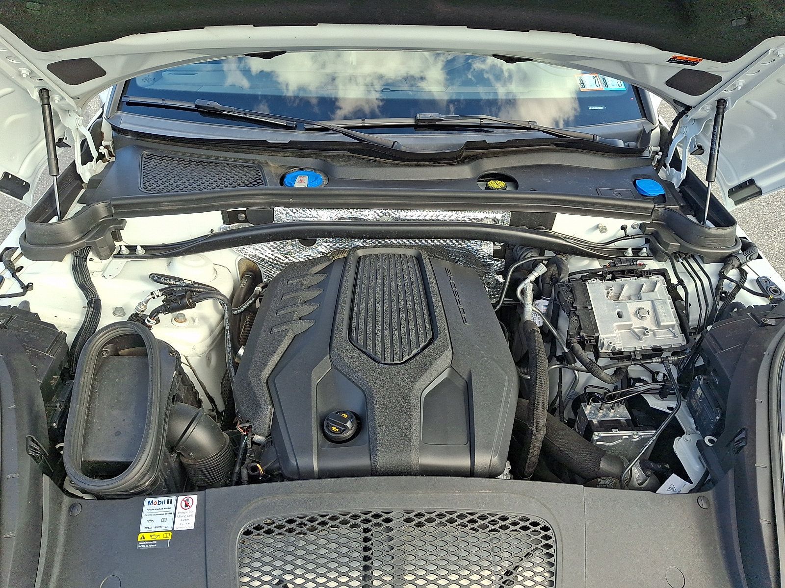 Used 2022 Porsche Macan AWD/4WD image 29
