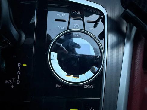 Used 2021 BMW X6 xDrive40i w/ Executive Package image 32