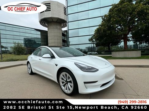 Used 2022 Tesla Model 3 Standard Range image 1