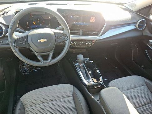 Used 2024 Chevrolet Trax LT image 11