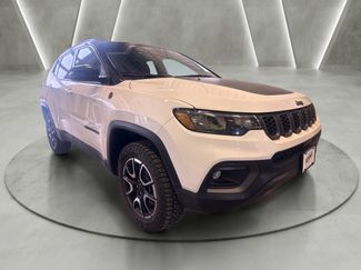 Used 2025 Jeep Compass Trailhawk w/ Trailer Tow Group AWD/4WD video 1