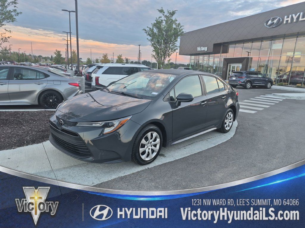 Used 2024 Toyota Corolla LE FWD image 1