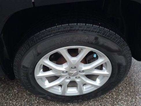 Used 2017 Jeep Cherokee Latitude w/ Comfort/Convenience Group image 10