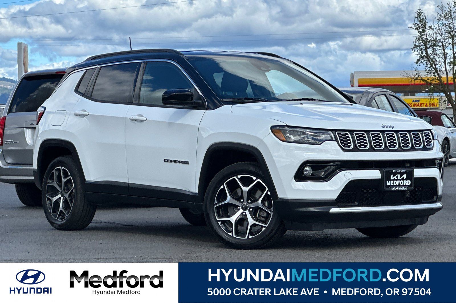Used 2025 Jeep Compass Limited AWD/4WD image 1
