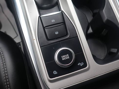 Used 2022 Ford Explorer XLT w/ Equipment Group 202A AWD/4WD image 82