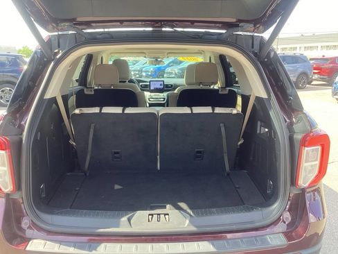 Used 2022 Ford Explorer XLT w/ Equipment Group 202A AWD/4WD image 10
