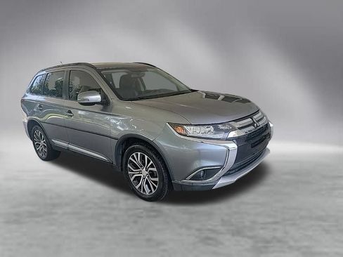 Used 2016 Mitsubishi Outlander SEL FWD image 3