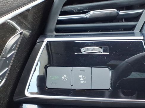 Used 2025 Audi Q7 3.0T Premium Plus image 24