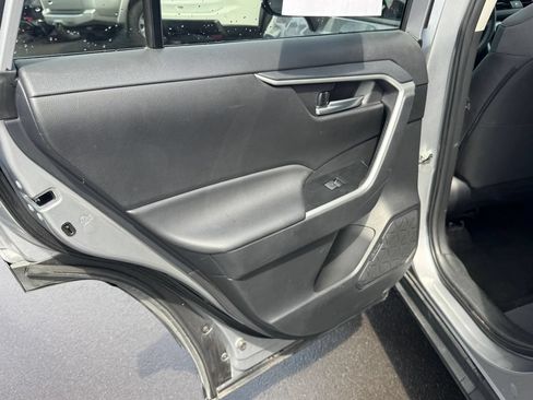 Used 2025 Toyota RAV4 XLE AWD/4WD image 17