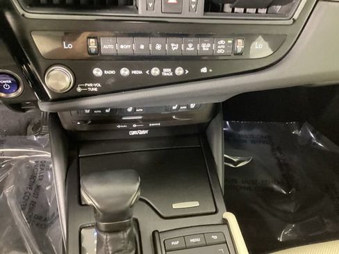 Used 2022 Lexus ES 300h w/ Premium Package FWD image 25