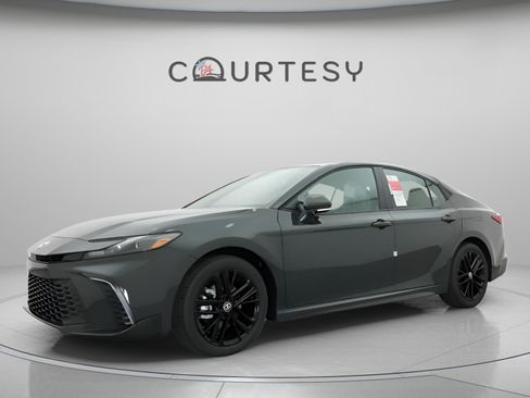 Used 2026 Toyota Camry SE FWD image 6
