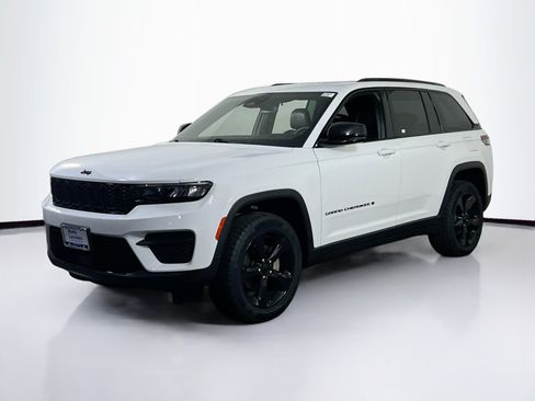 Used 2023 Jeep Grand Cherokee Altitude image 1