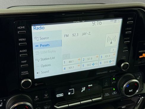 Used 2022 Toyota Highlander XLE image 7