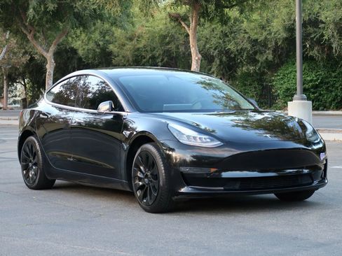 Used 2019 Tesla Model 3 Standard Range Plus image 10