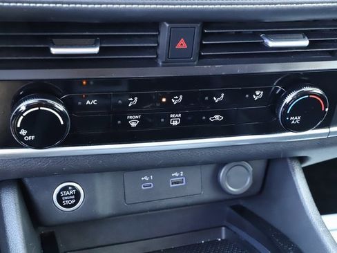 Used 2023 Nissan Rogue S image 29