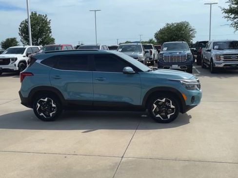 Used 2024 Kia Seltos EX AWD/4WD image 2