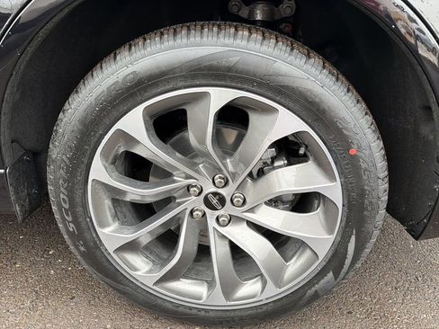 New 2026 Lincoln Aviator AWD image 13