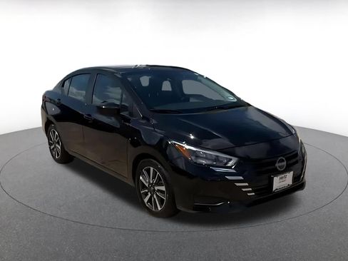 Used 2025 Nissan Versa SV FWD image 3