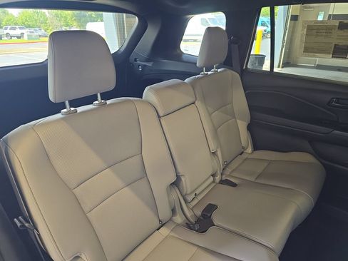 Used 2025 Honda Passport EX-L image 12