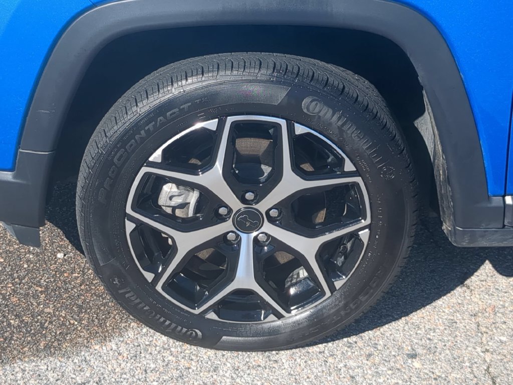 Certified 2025 Jeep Compass Limited AWD/4WD image 9