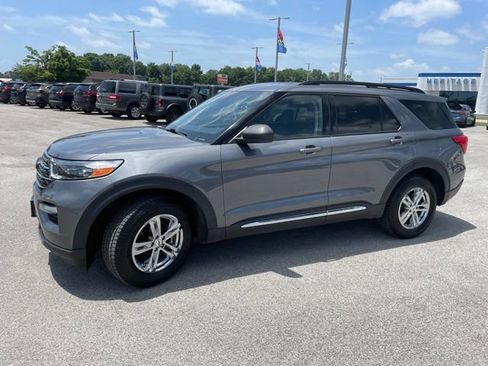Used 2022 Ford Explorer XLT w/ Equipment Group 202A AWD/4WD image 4