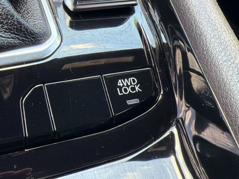 Used 2025 Jeep Compass Limited AWD/4WD image 25