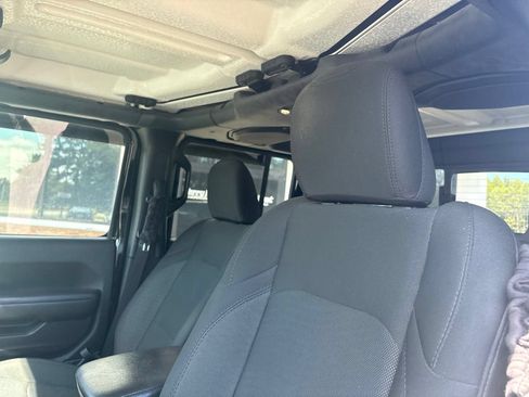 Used 2020 Jeep Gladiator Sport w/ Quick Order Package 24S AWD/4WD image 3