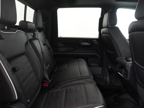 Used 2025 GMC Sierra 2500 AT4X image 12