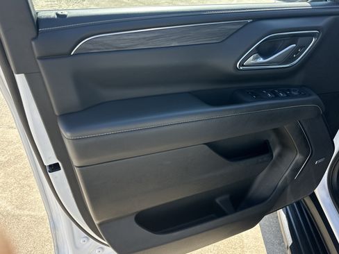 Certified 2024 GMC Yukon XL SLT RWD image 11