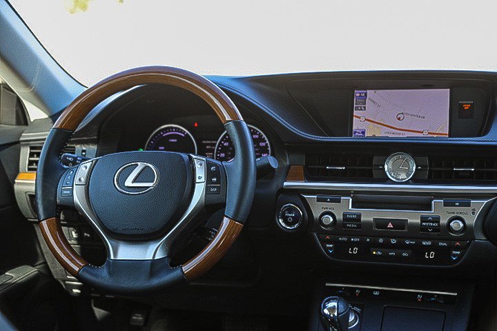 Used 2014 Lexus ES 300h w/ Premium Package w/Bamboo Trim FWD image 12