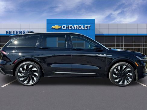 Used 2025 Lincoln Nautilus Reserve w/ Equipment Group 203A image 3