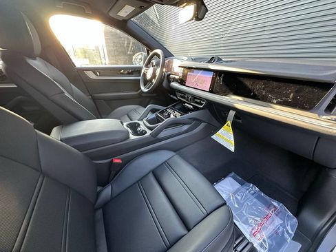 Certified 2026 Porsche Cayenne E-Hybrid Coupe AWD/4WD image 39