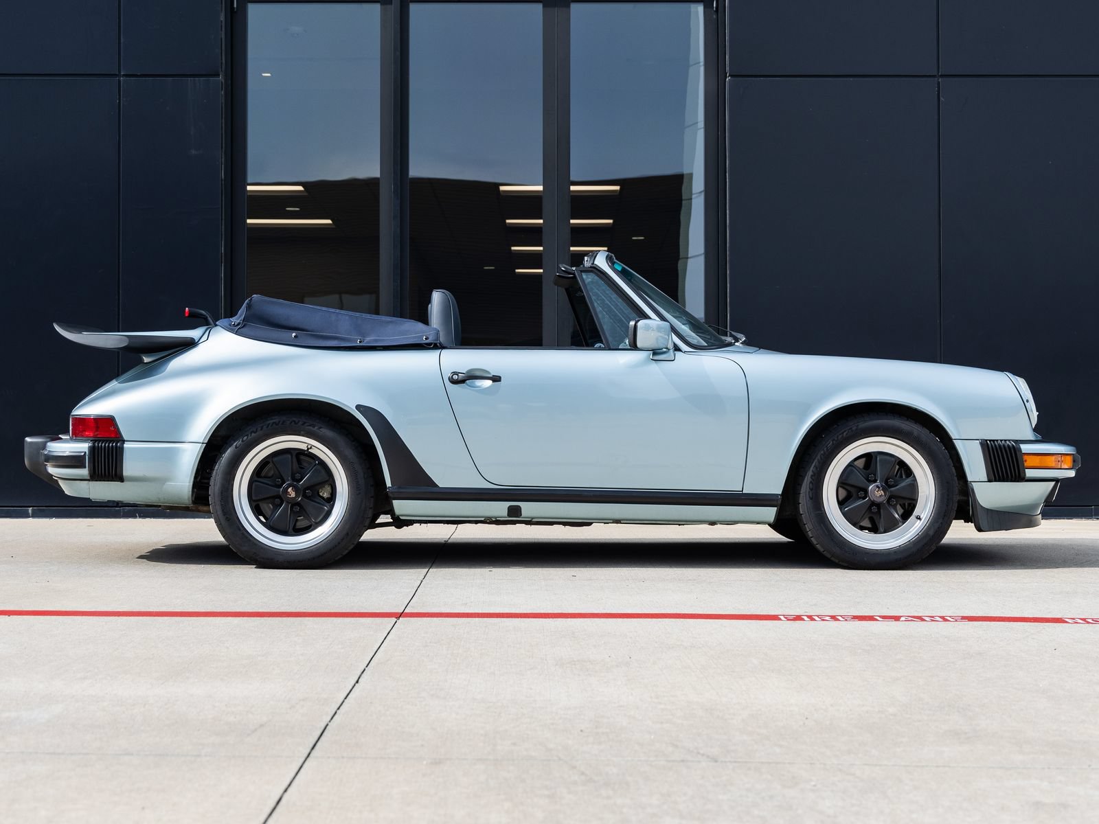 Used 1988 Porsche 911 Carrera RWD image 14