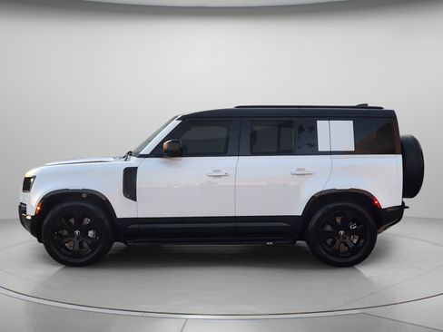 Used 2025 Land Rover Defender 110 X-Dynamic SE AWD/4WD image 2