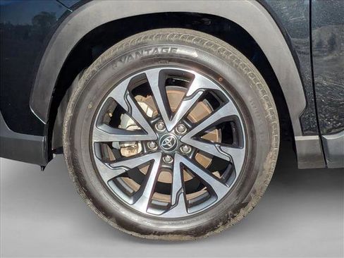 Used 2023 Toyota Corolla Cross XLE image 22