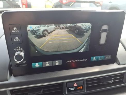 Certified 2025 Honda Pilot Touring image 11