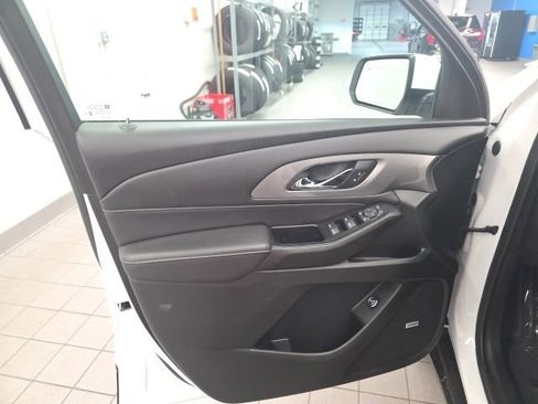 Used 2023 Chevrolet Traverse LT w/ LT Premium Package image 11