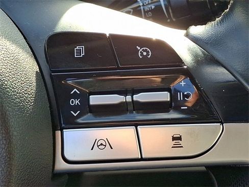 Used 2022 Hyundai Elantra Limited w/ Cargo Package image 23