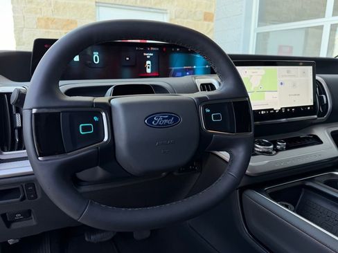 New 2025 Ford Expedition Active image 36