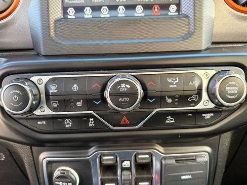 Used 2021 Jeep Gladiator Mojave w/ Cold Weather Group image 26