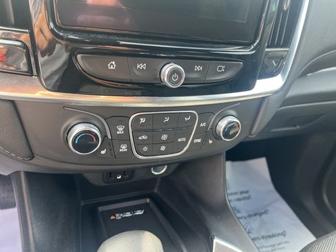 Used 2023 Chevrolet Traverse LT AWD/4WD image 9