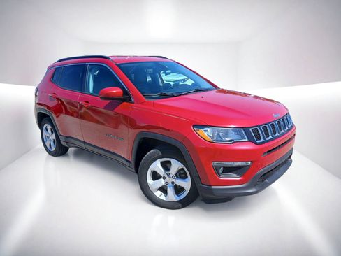 Used 2020 Jeep Compass Latitude w/ Popular Equipment Group FWD image 2