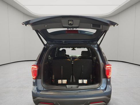 Used 2019 Ford Explorer XLT w/ Equipment Group 202A FWD image 12