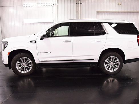 Used 2021 GMC Yukon SLT w/ SLT Premium Package image 4