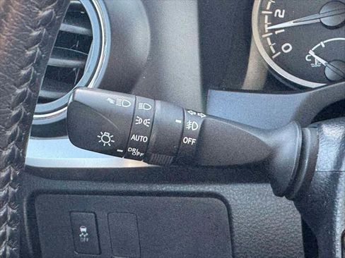 Certified 2022 Toyota Tacoma SR5 image 18